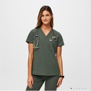 Catarina One Pocket Scrub Top